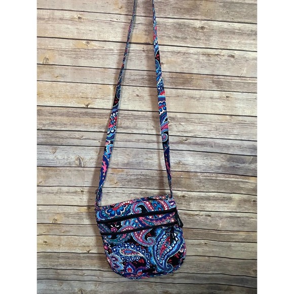 Vera Bradley Handbags - Vera Bradley Hipster Crossbody